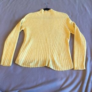 Pretty yellow sweater